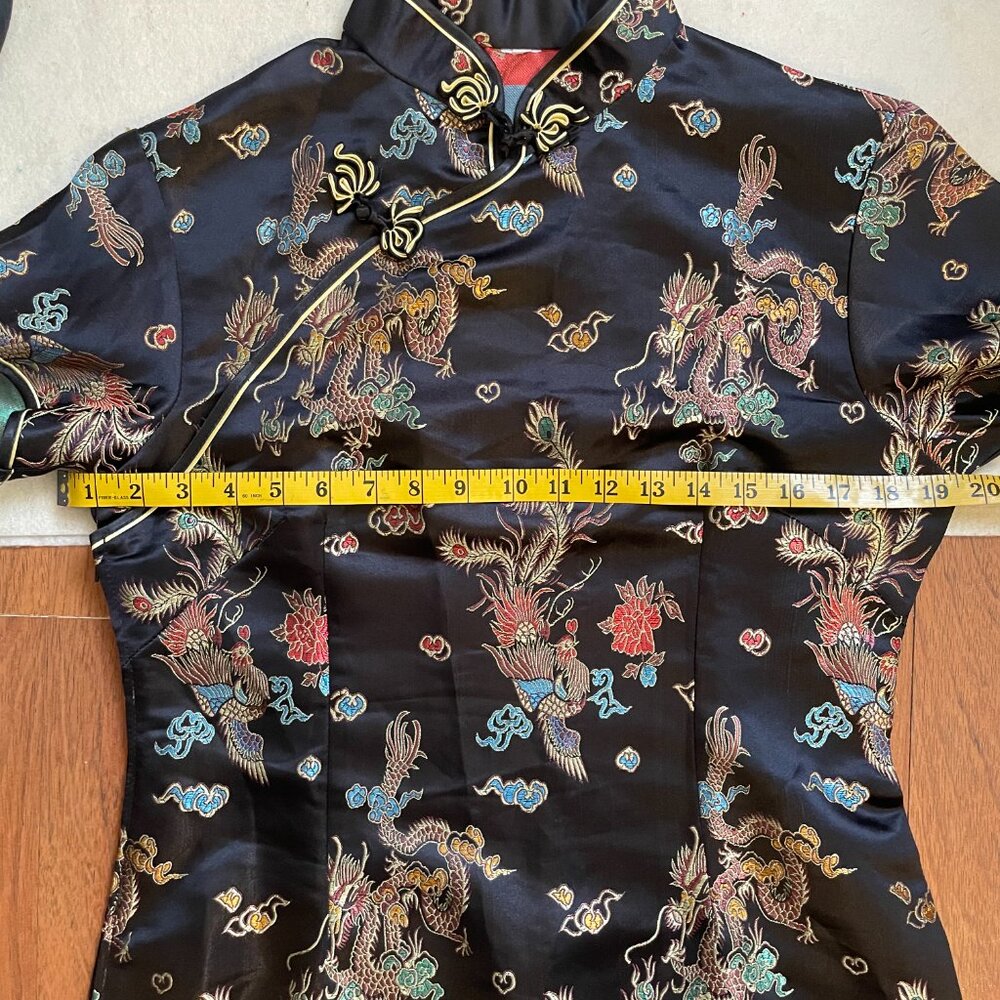 Vintage black qipao dress with dragon and rooster print - Picture 6 of 9